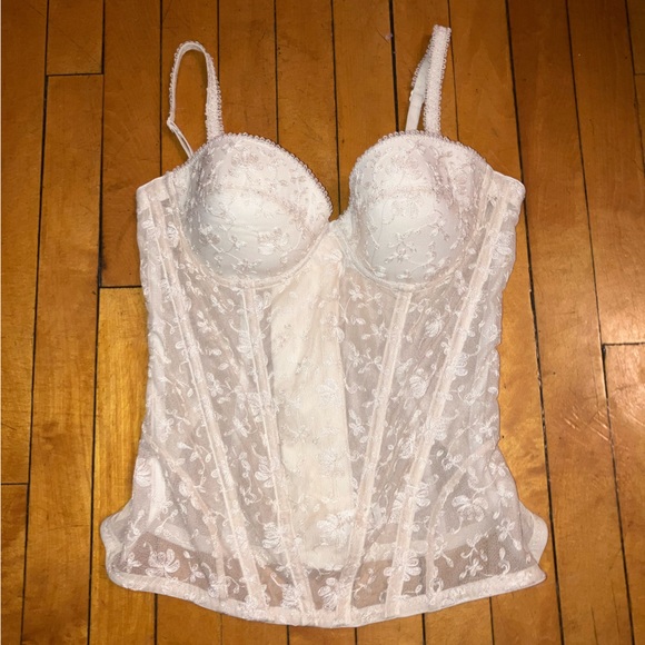 Beautiful lace corset top - Picture 1 of 9